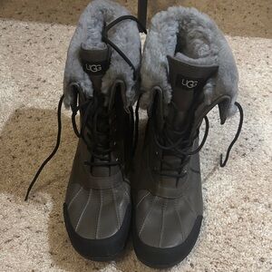 Men’s size 15 UGG snow boot